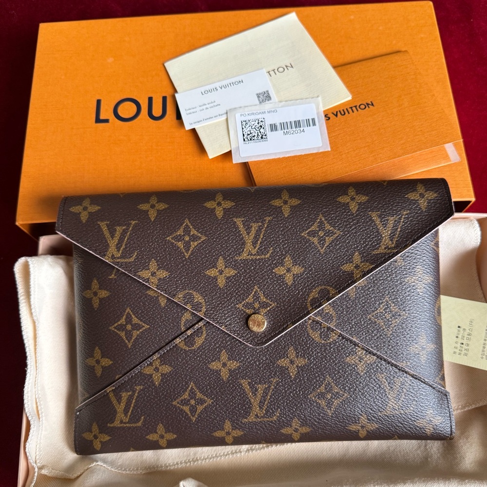 💯 Authentic Louis Vuitton Monogram LARGE Envelope Pouch 🥀🥀FIRM PRICE🥀🥀